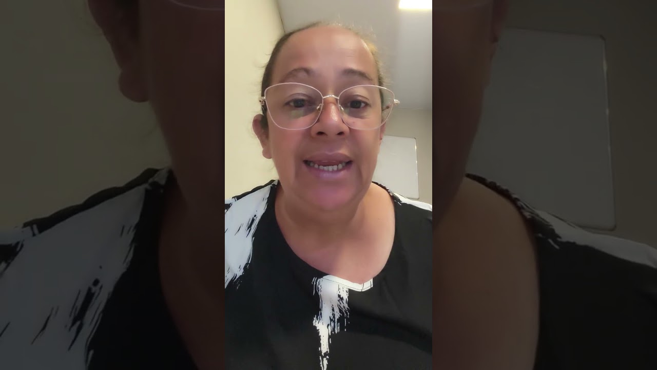 Tem uma mulher aí língua grande 