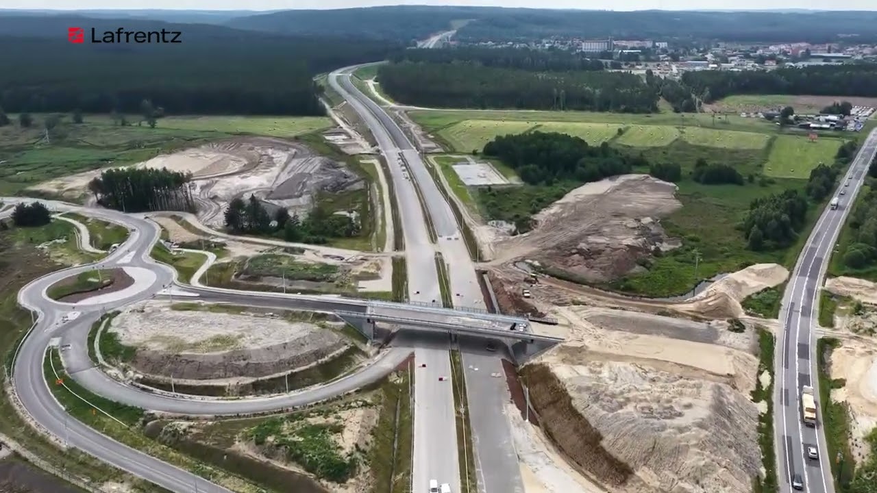 Budowa drogi ekspresowej S6 Zad. 5. odc. Leśnice - Bożepole Wielkie - film z powietrza 06.2025