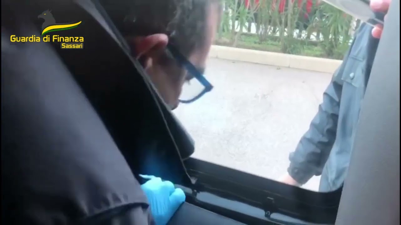 Olbia: 39 chili di cocaina nascosti in un minivan, arrestato un giovane al porto