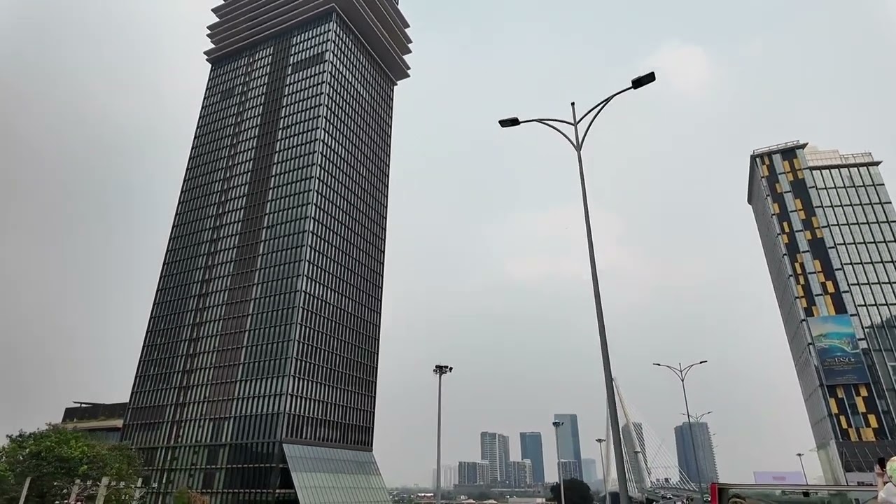 Vietnam, Ho Chi Minh. Sightseeing bus, walking around [Twitch VOD 30.1.26]