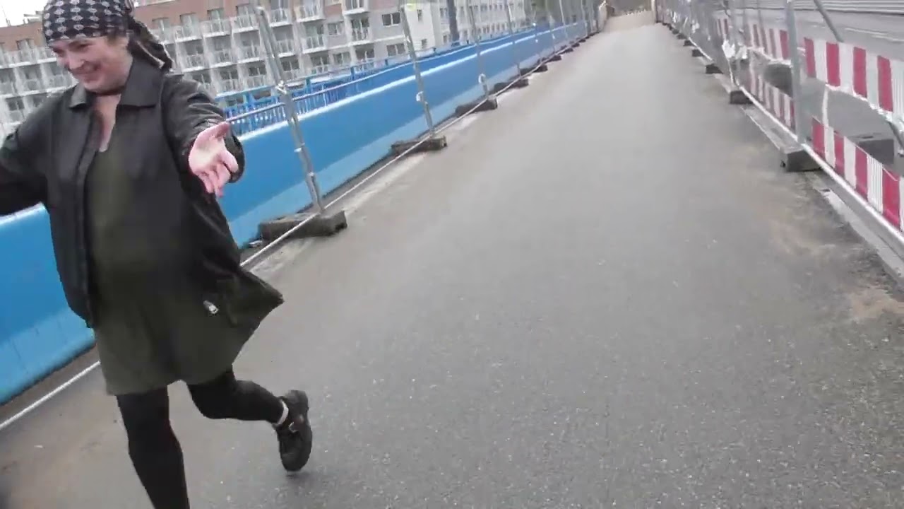 MOST SIENNICKI, REMONT STOI W MIEJSCU ALE DWÓCH ROBOTNIKÓW PRACUJE NA DOLE, PEWNIE ZA TRZY LATA ALE?