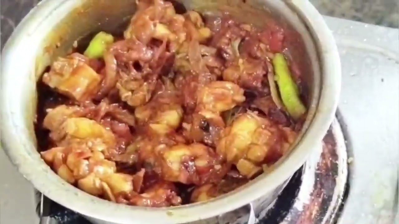 Chicken curry cooked by aunt #everyone has there own style 🙂😍 #chicken #homemadegoodness #tastyhome 