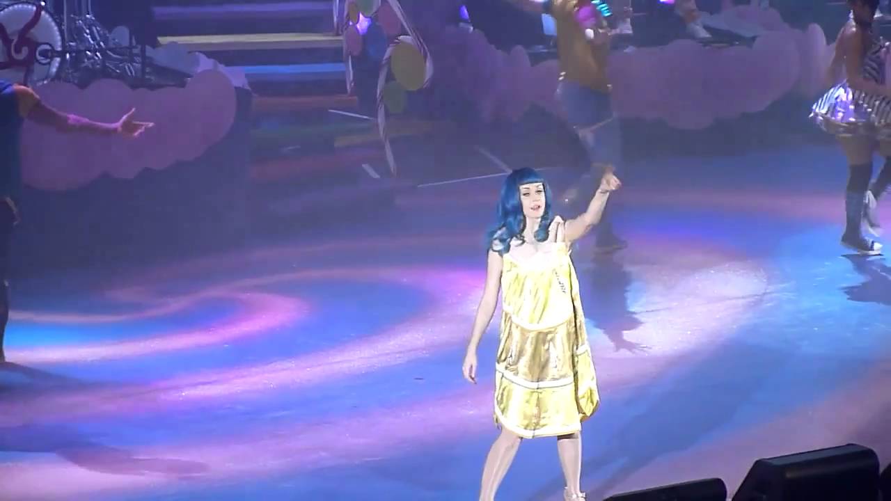 Katy Perry (California Dreams 2011) Part 12 of 15 - Hot N Cold Live at The Apollo London