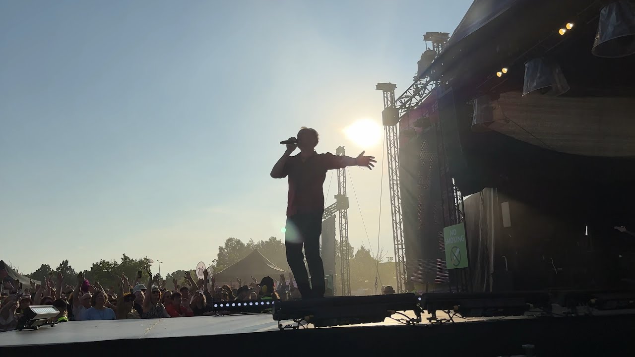 Nelj&auml; Ruusua - Valuva taivas (Live) - Turku 11.7.2025 Vauhti kiihtyy -festivaali