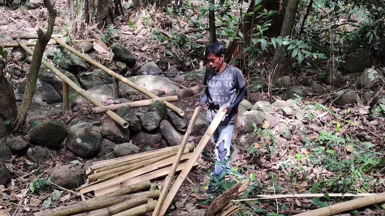 REKOMENDASI PEMBUATAN SHELTER SEDERHANA UNTUK BERMALAM DI HUTAN