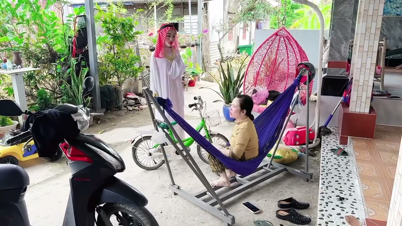 Đi hành nghề mà quên coi ngày , cái kết chạy bỏ chiếc xe đạp luôn