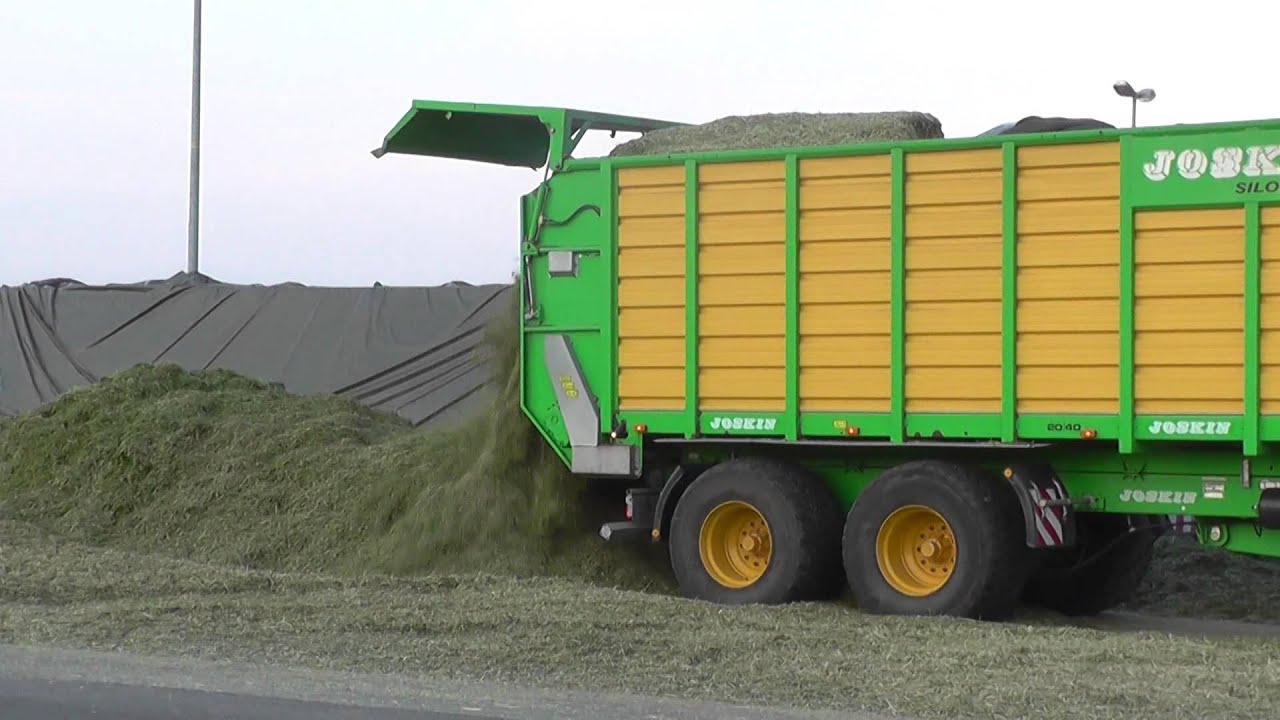 Grassilage 2014 mit John Deere 7810 der Nachschub bringt