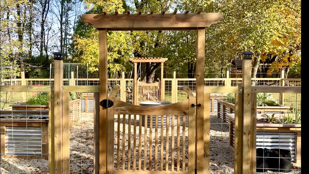 DIY Gate Arbor // Cattle Panel Fence Final Touches // Bog Life