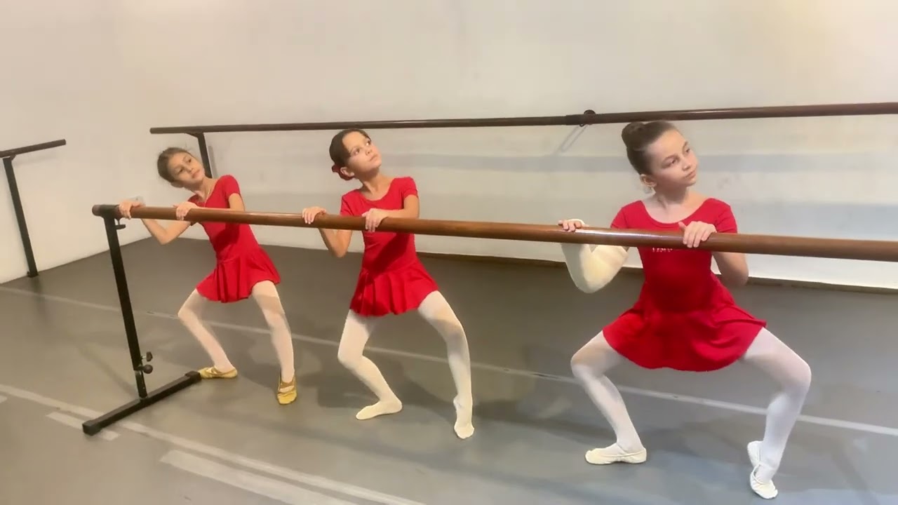 Como É Uma Aula de Ballet Infantil? Veja Essa Aula Encantadora!