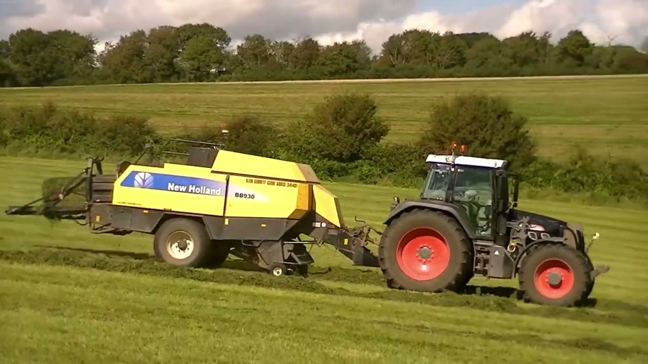 Fendt 724 and New Holland BB930A Big baler