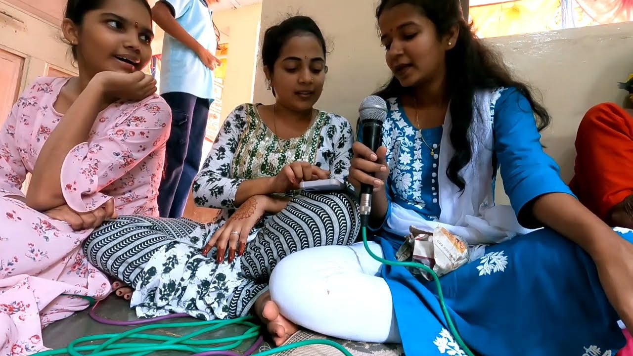 लग्नातील गाणी आणि चुन दळण