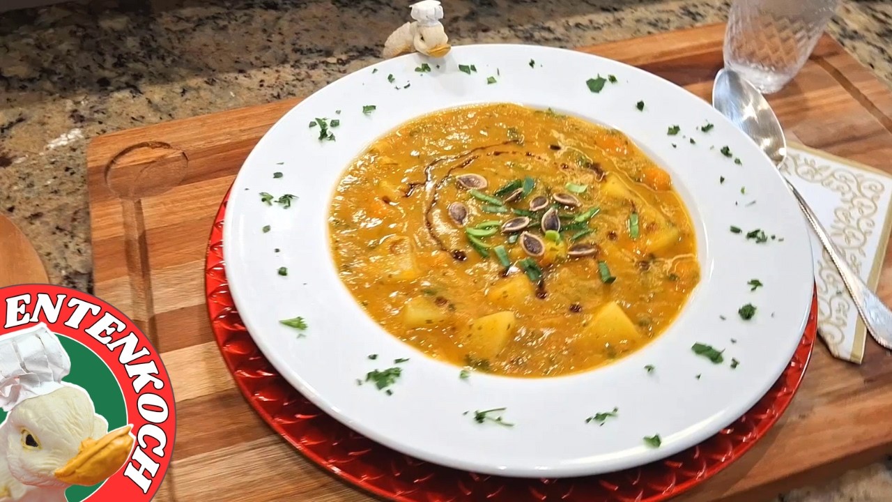 Kürbis-Suppe mit BISS – Leckerer Kürbis-Eintopf mit Kartoffeln & Möhren