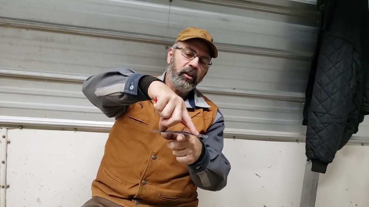 Demonstration with ruler and horseshoe and how breakover works