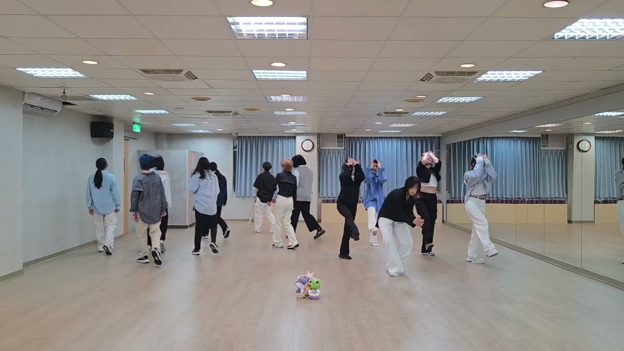 38周日1100館前Seventeen - Ready to love 