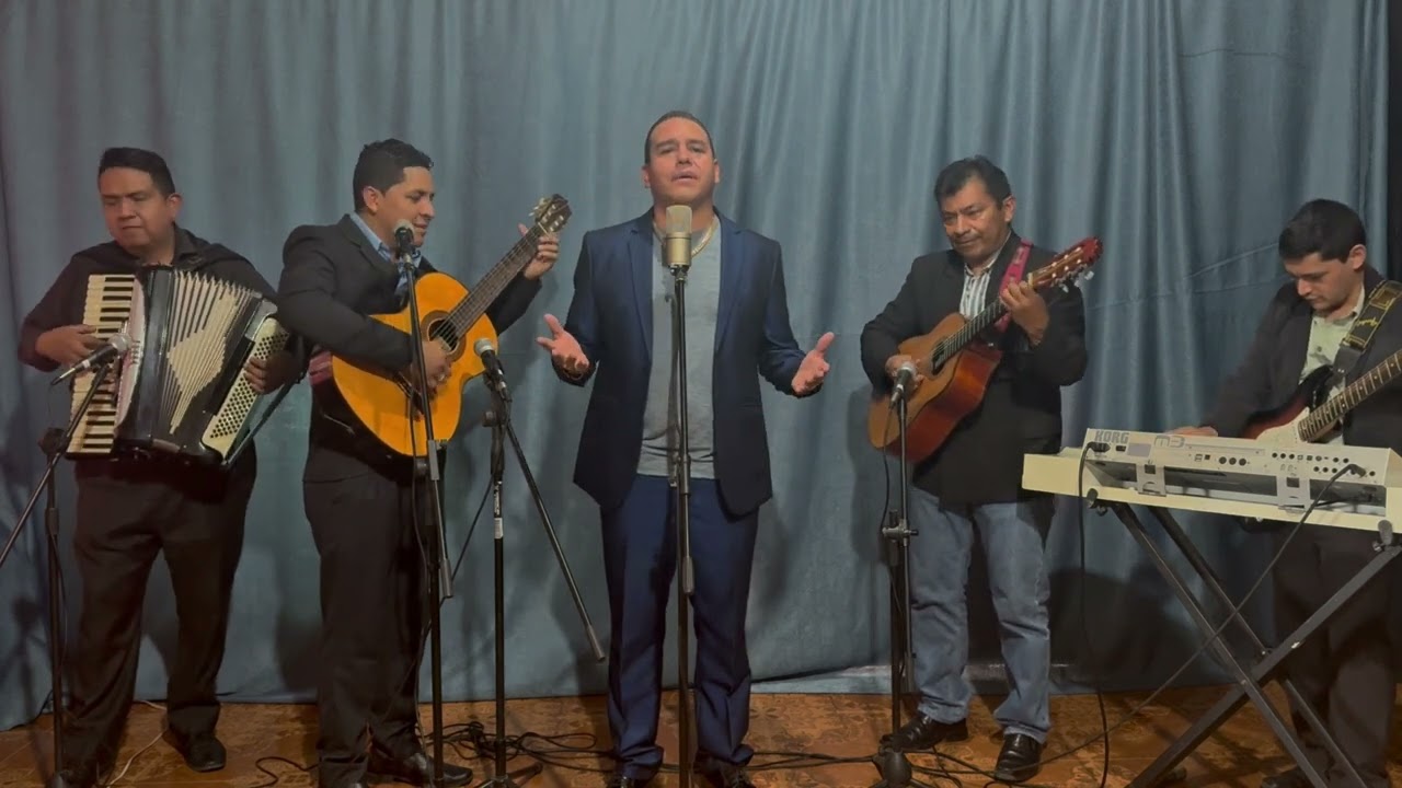 NO ME ABANDONES  ( pasillo )Interprete : ROY CABRERA  [en vivo ] Autor : ROY CABRERA
