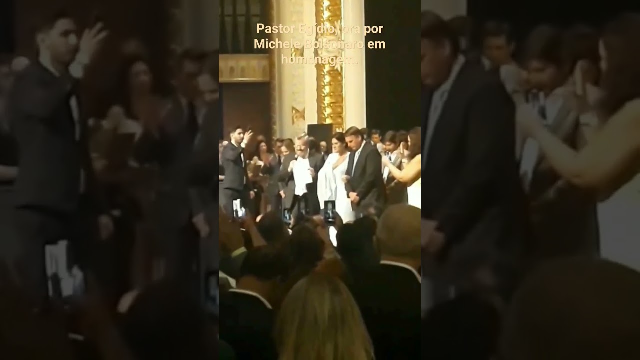 Pastor Rinaldi Dig&iacute;lio, ora por Michele Bolsonaro em homenagem.