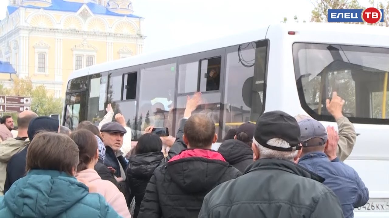 «Мы в вас верим и ждём»: Елец проводил очередную группу мобилизованных  земляков