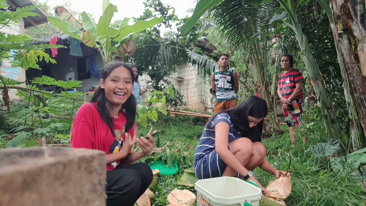 Nagkagubot mi! nangaon ug lamaw!
