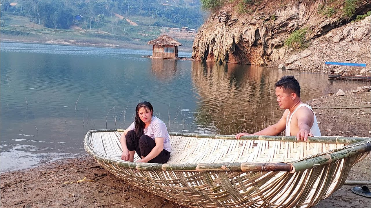 How to make a boat yacht out of bamboo - Amazing hand skills - Green forest life, farm at the lake