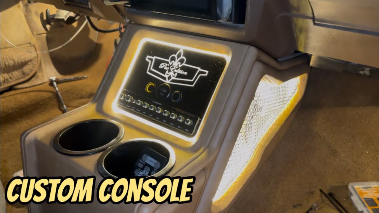 Установил кастомную консоль в кузов 