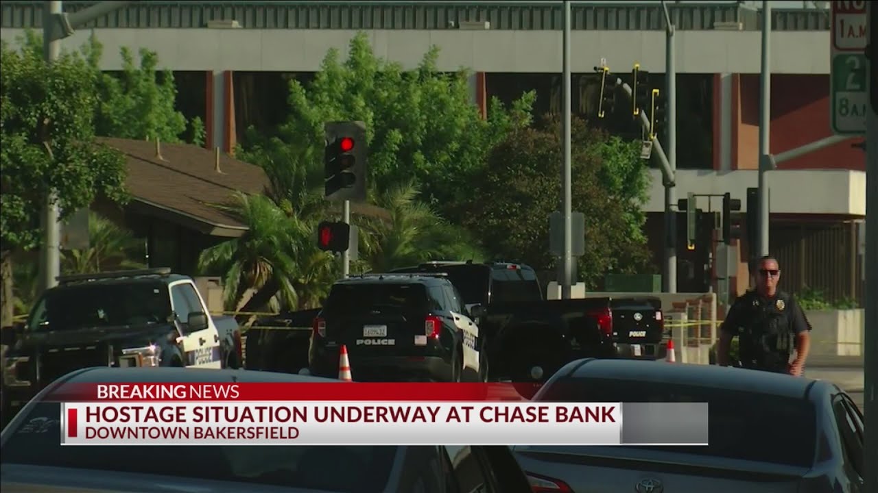 Hostage situation underway in downtown Bakersfield, 2 hostages released
