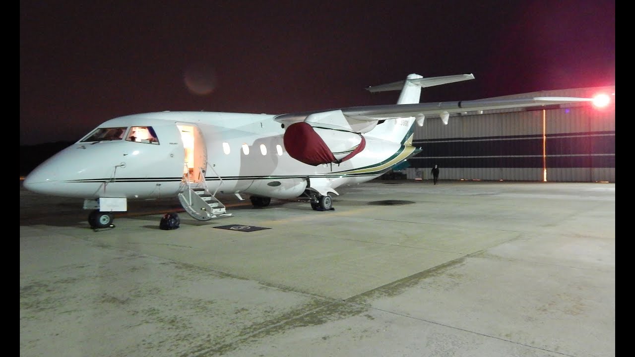 Ultimate Air Shuttle landings and close up taxis at KLUK