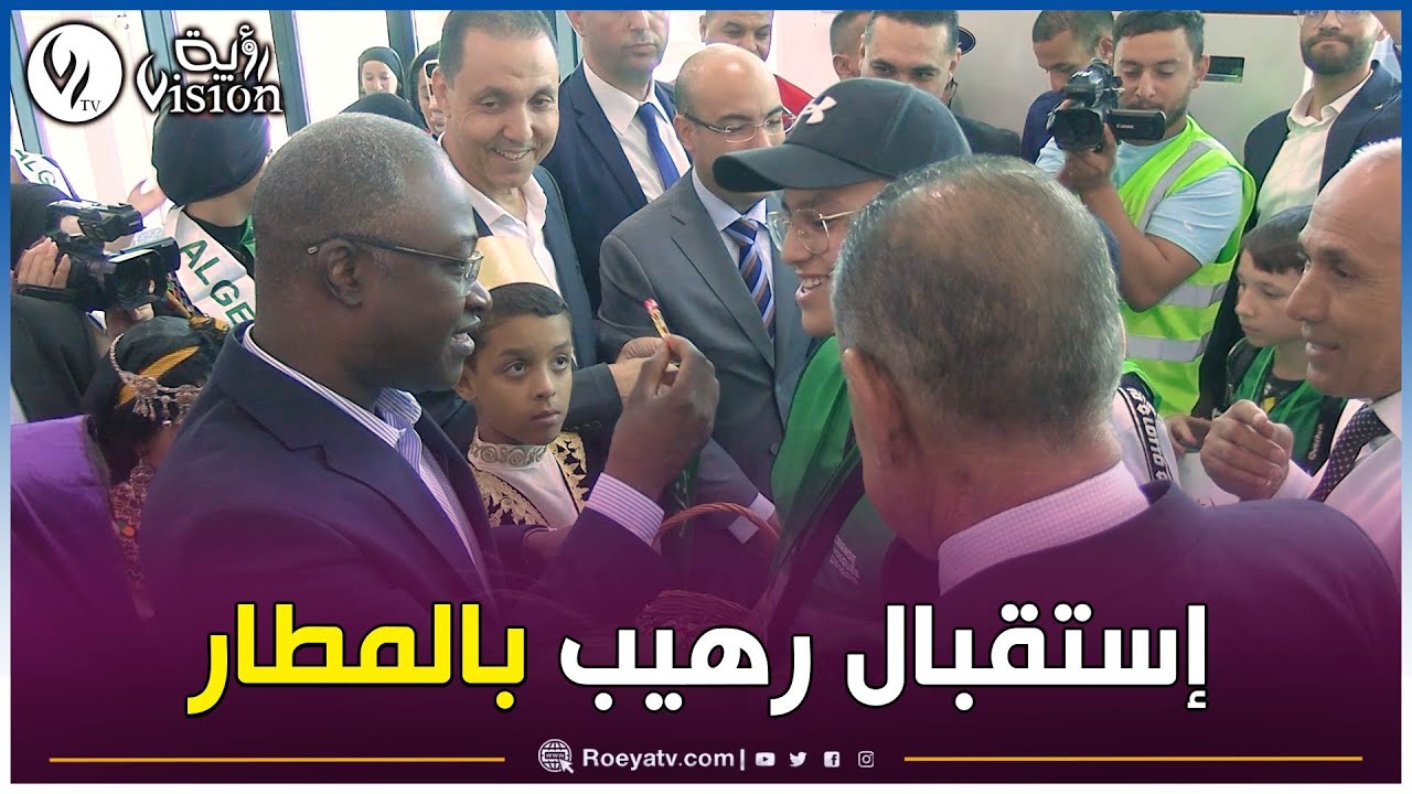 هكذا كانت حفاوة استقبال أبناء الجالية الجزائرية بفرنسا في المطار الدولي هواري بومدين