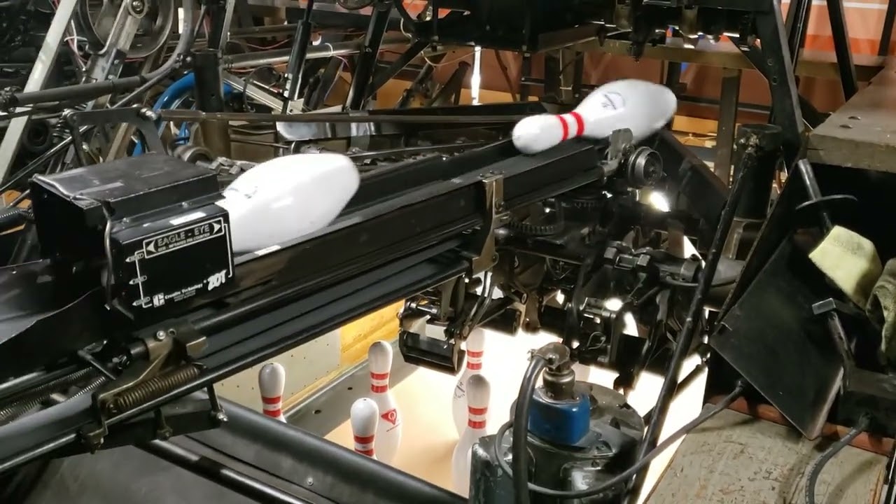 AMF 82-30 Pinsetter Operation #bowling #vintage