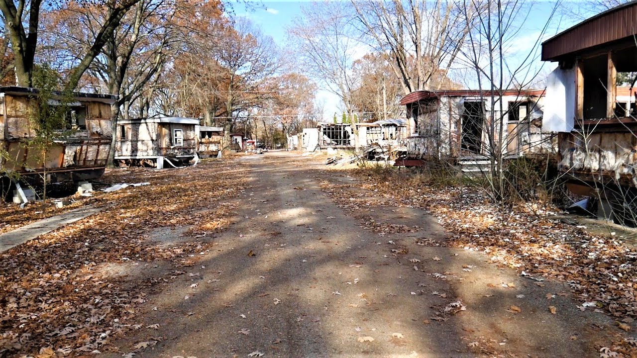 Inside Abandoned TRAILER PARK Community (Michigan)
