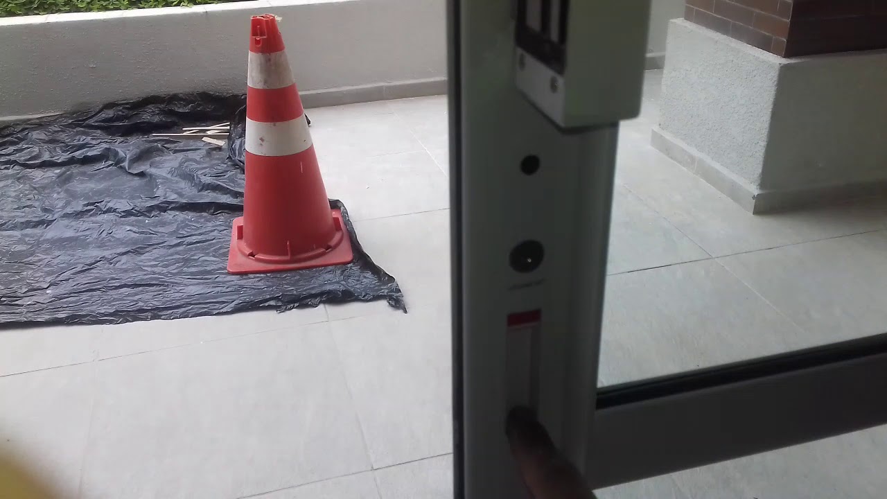 fechadura magnética em porta dupla de correr vídeo 2