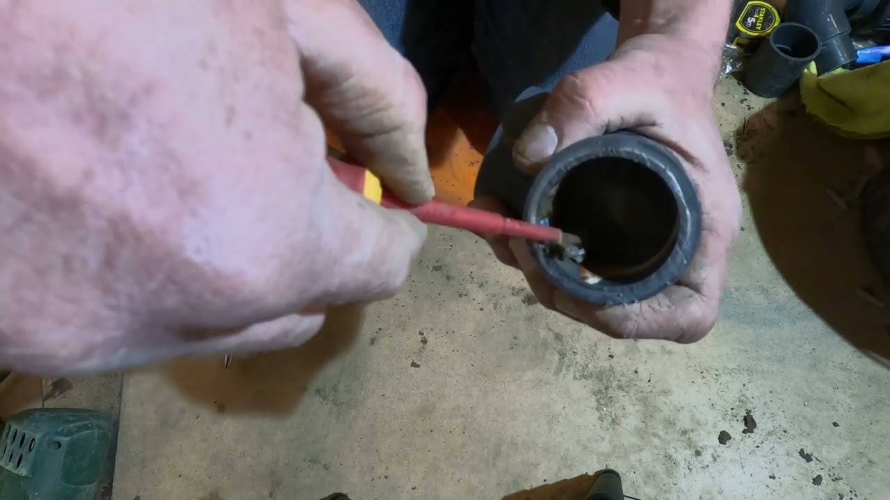 Los maken van een PVC lijmverbinding (Herstellen voor hergebruik)   Zwembad-DHZ