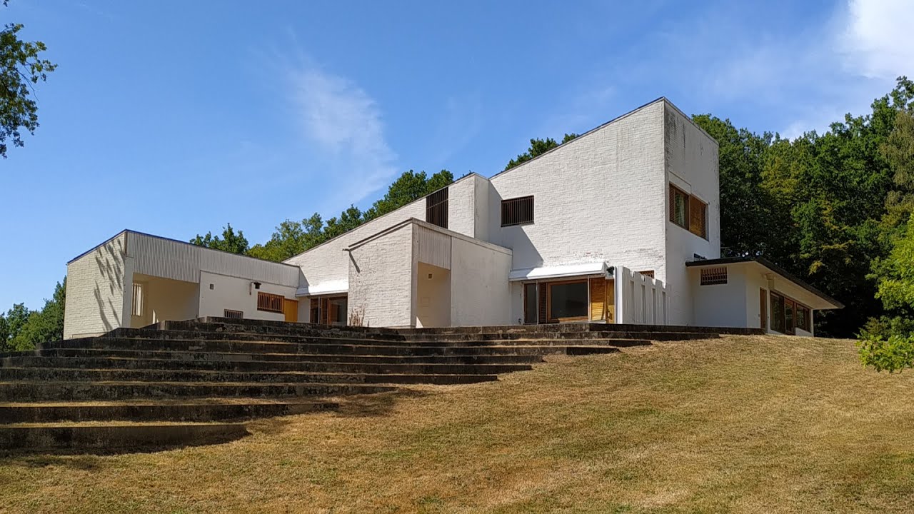 Maison Louis Carré