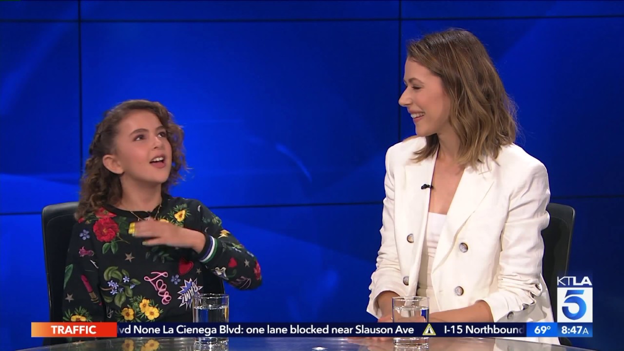 Amanda Crew & Lexy Kolker on their New Horror/ Thriller/ Suspense Movie 