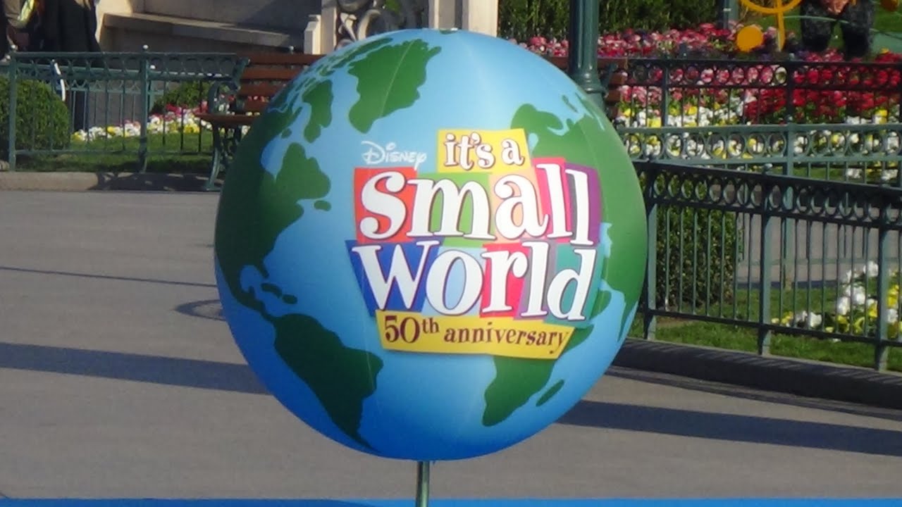 joiyeux anniversaire it´s a small World