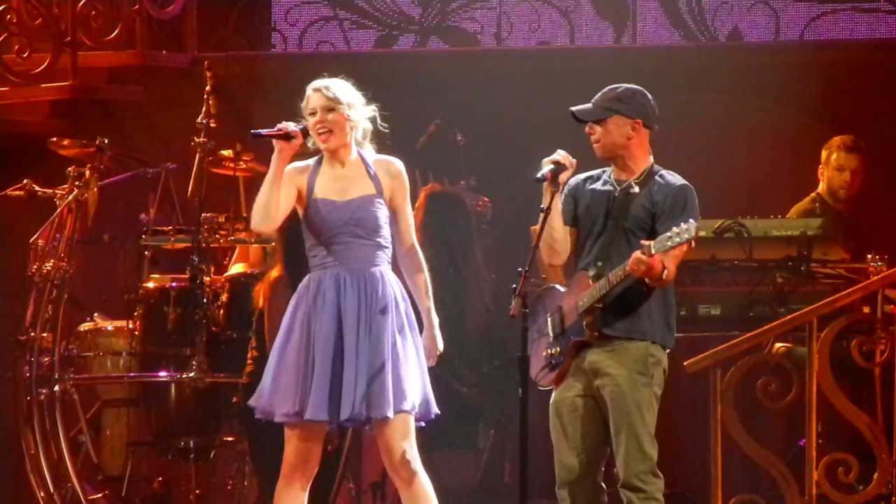 Taylor Swift and Kenny Chesney sing 
