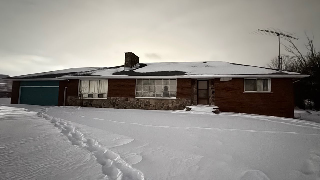 ABANDONED Country Style Time Capsule Bungalow Left Forgotten - XPLORER 157