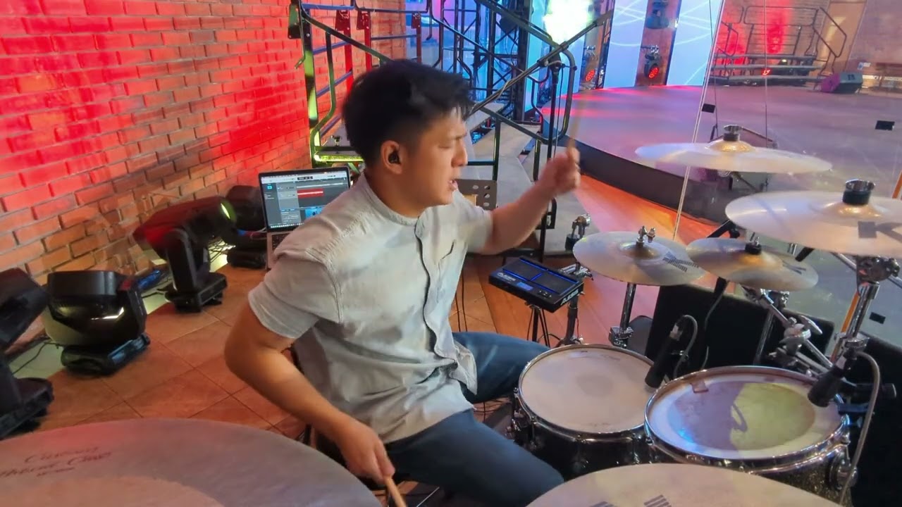 [Drumcam] My Redeemer Lives (with a bit of Praise at the start)