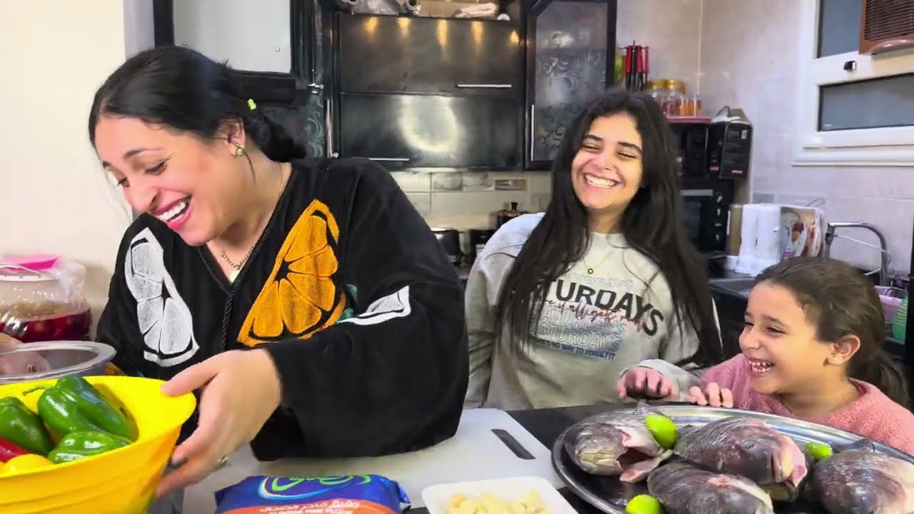 اخرت التسيب جوزها يدخل المطبخ 🔥 الحمدلله ربنا سترها وجت سليمه وعملت سر الخلطه برضو😉