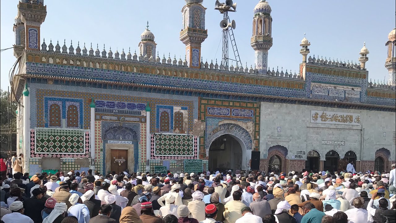 گڑھ موڑ پر دوستوں سے ملاقات کرنے کے بعد دربار سلطان باہو پر حاضری