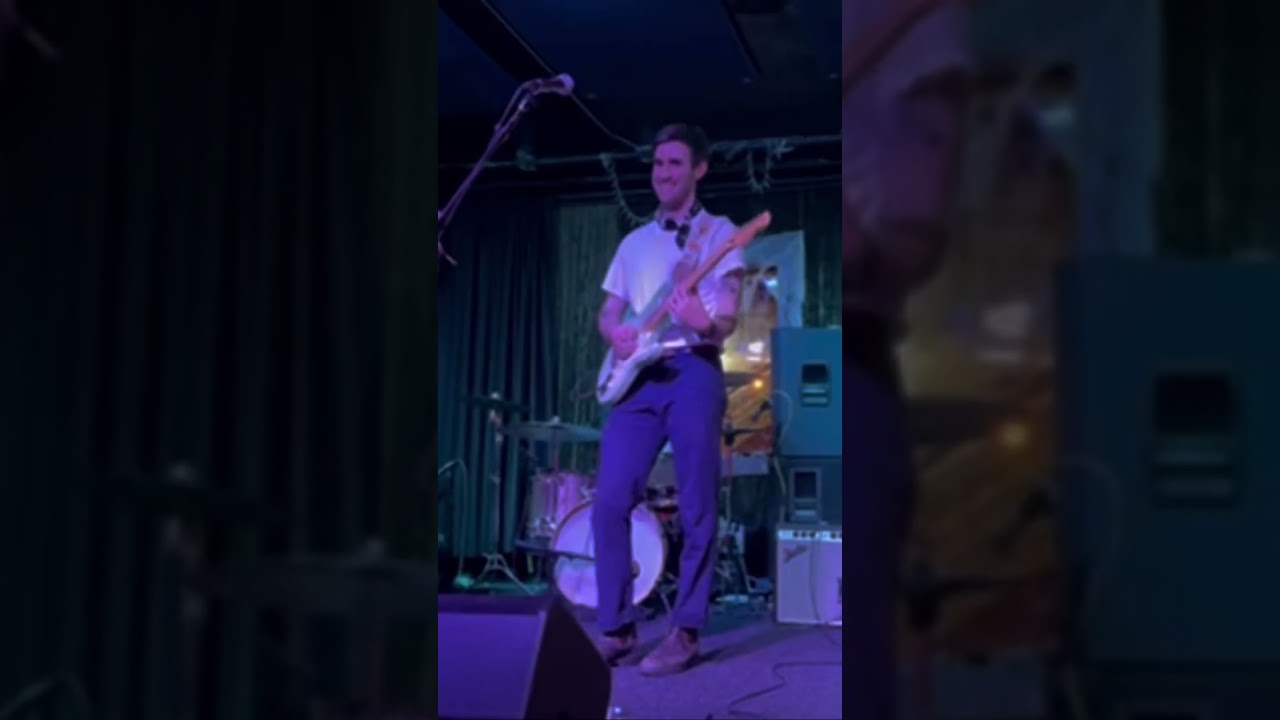 SF crowd loves to howl! Howlin' at the Moon LIVE