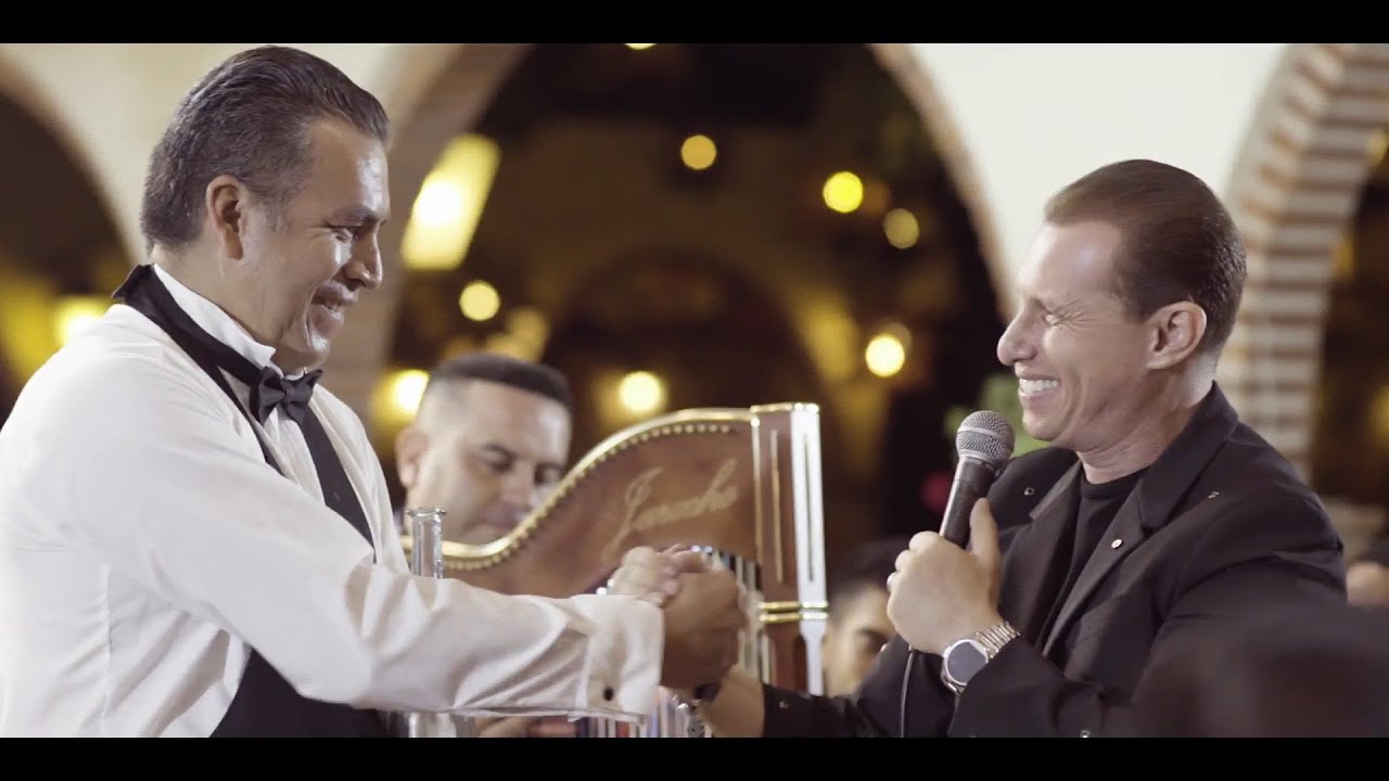 Amigo Mesero - Una Noche Entre Amigos - Steeven Sandoval