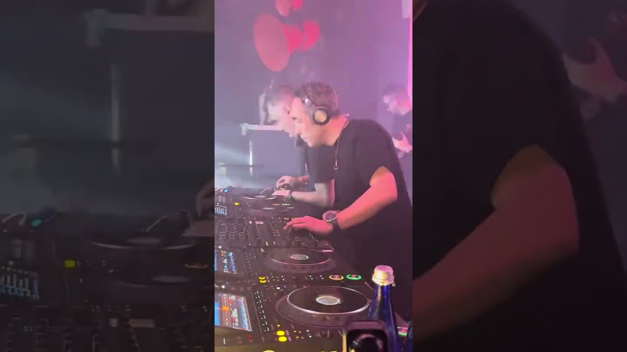 @deepdishmusicofficial Deep Dish passing down the decks* to @electronicdrumsproject 