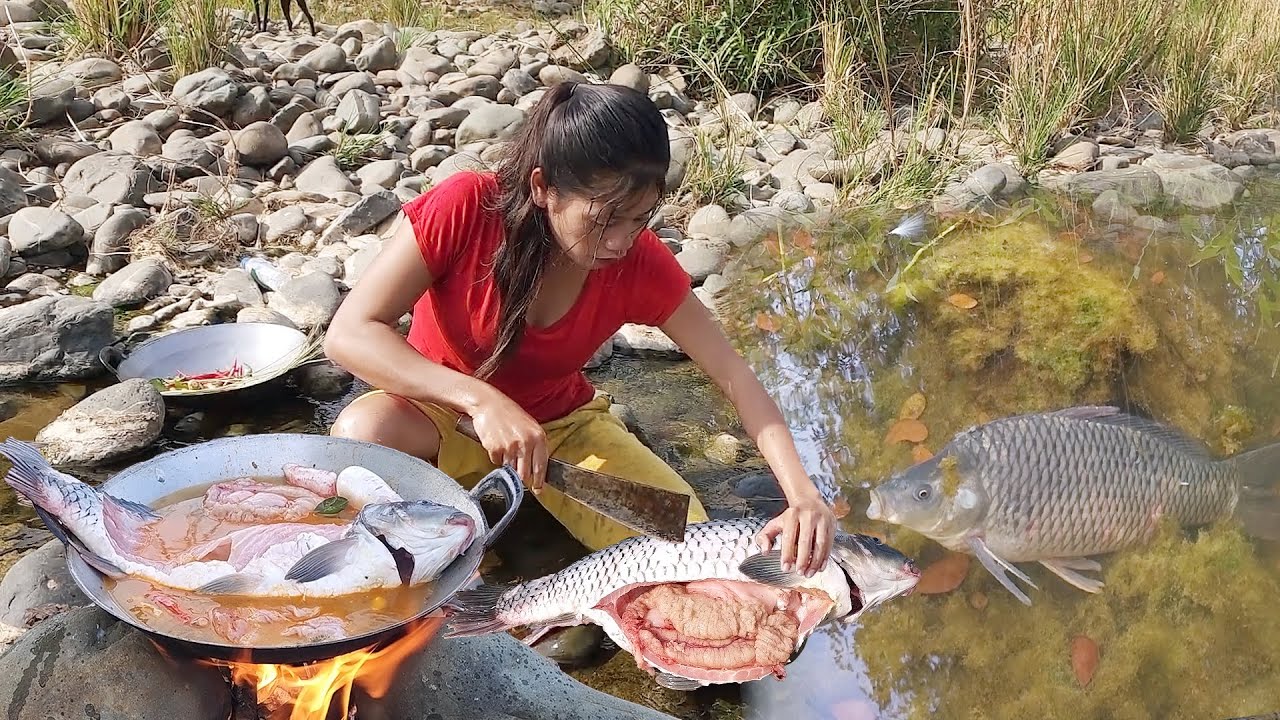Found and catch big fish in river, Fish egg hot spicy curry and Eating delicious in jungle