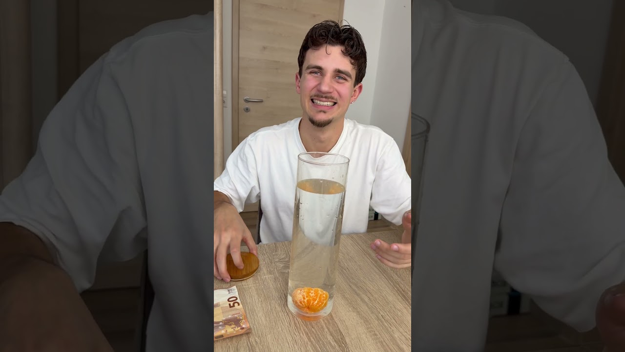 Hole die Mandarine heraus, ohne Wasser zu versch&uuml;tten!🤯