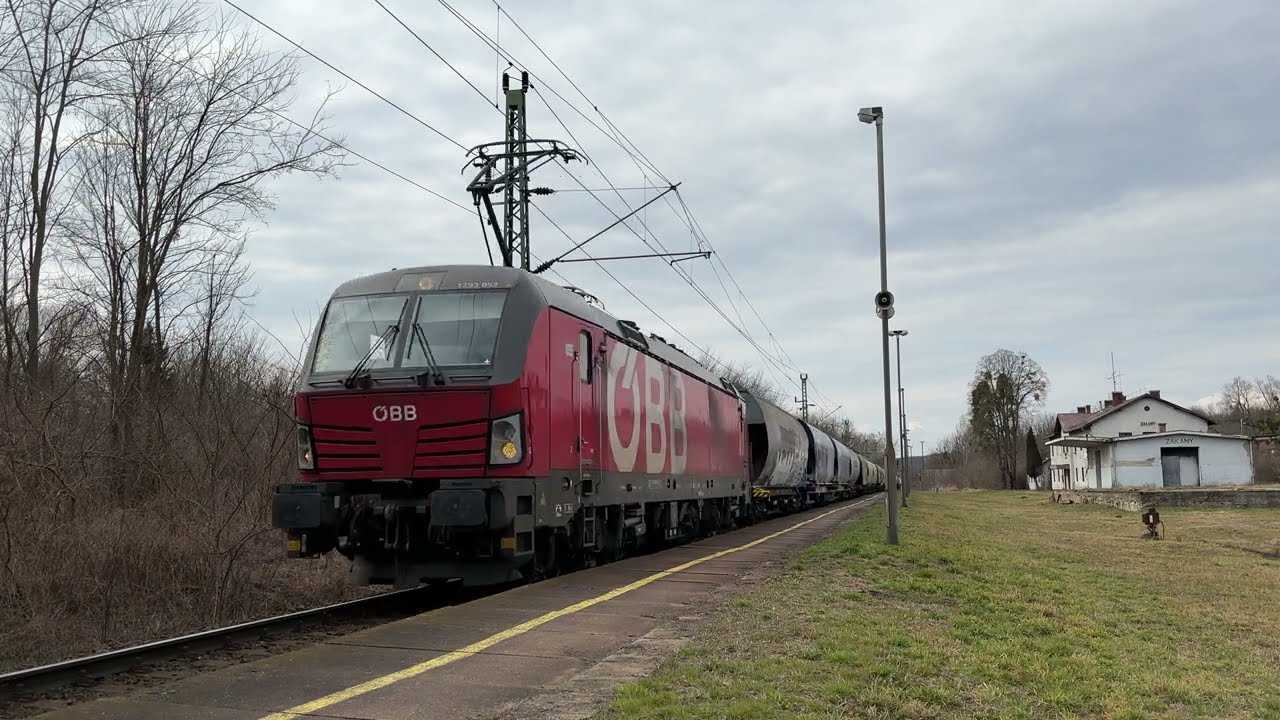 &Ouml;BB Vectron halad &uuml;res gabona teherrel Z&aacute;k&aacute;ny &aacute;llom&aacute;son. &Uuml;dv. a Vez&eacute;rnek!