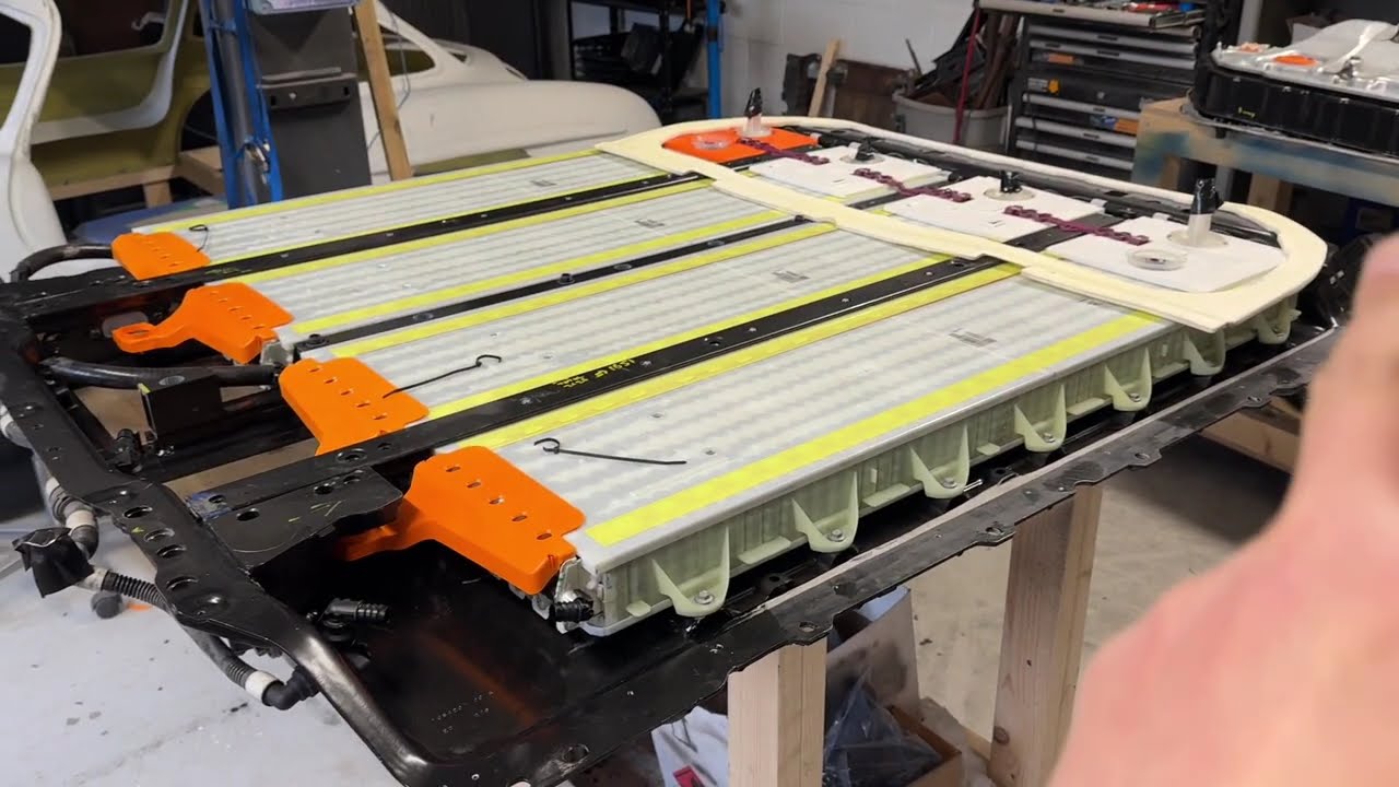 Tesla Gullwing build: part 5 shortened battery re-assembly and start of the body tear down.