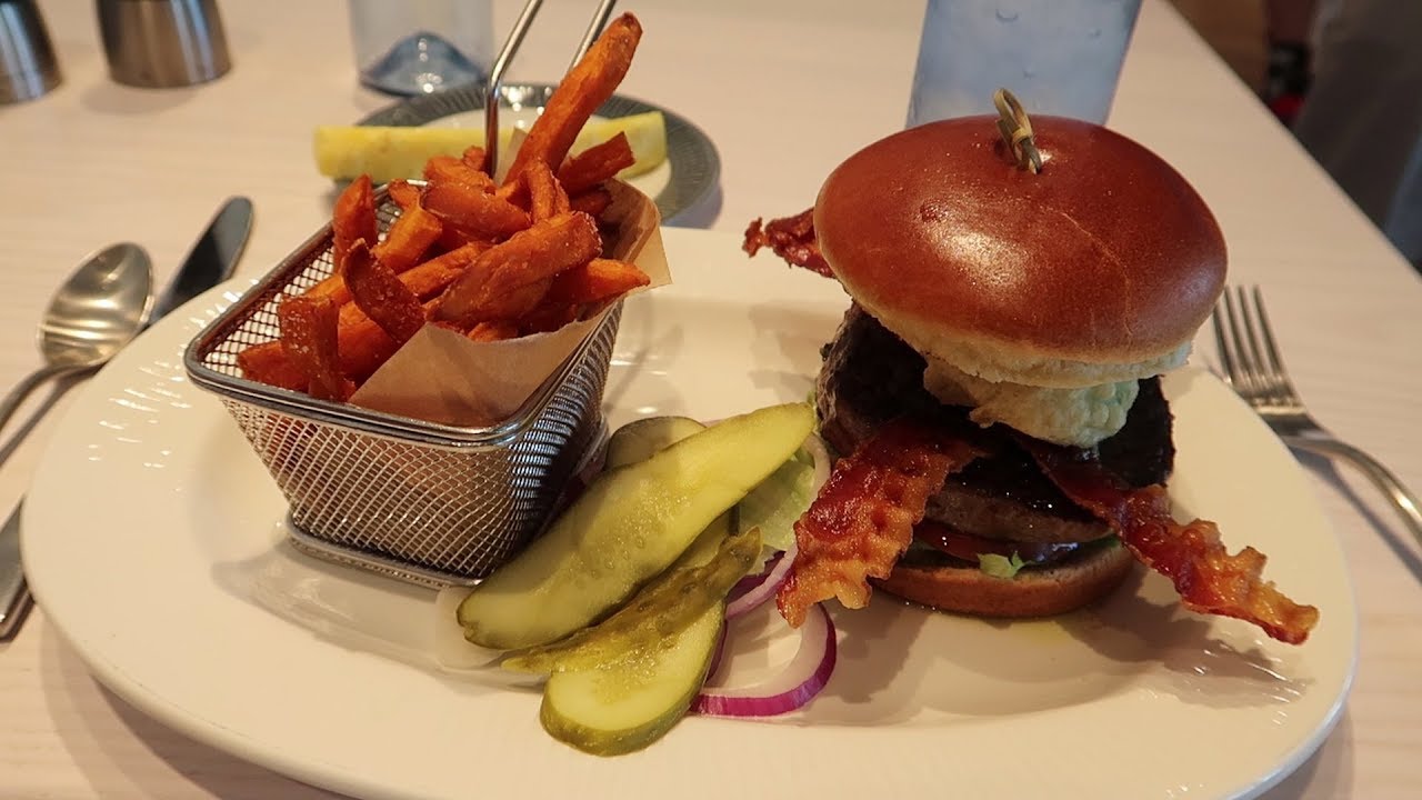 Eating At Sebastian's Bistro at Disney's Caribbean Beach Resort! | NEW Disney Dining Food Review!