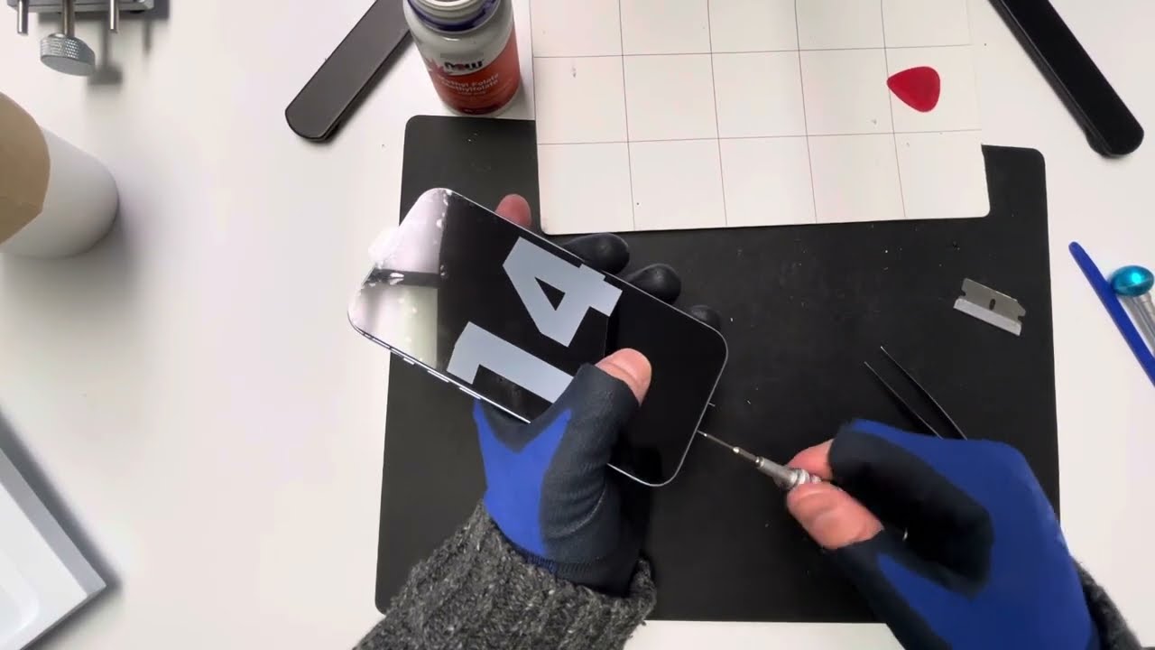 iPhone 14 screen replacement