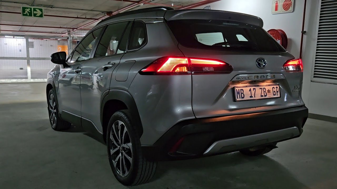 Used Car Review - Night Drive - 2025 Toyota Corolla Cross HEV 1.8 XR - Do You Need The Facelift?