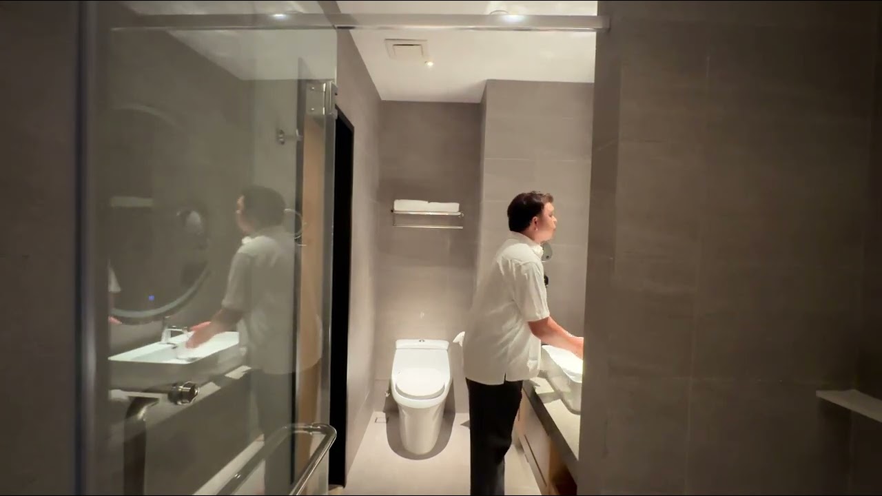 M World Hotel PJ (Executive Suite & Hotel Tour)